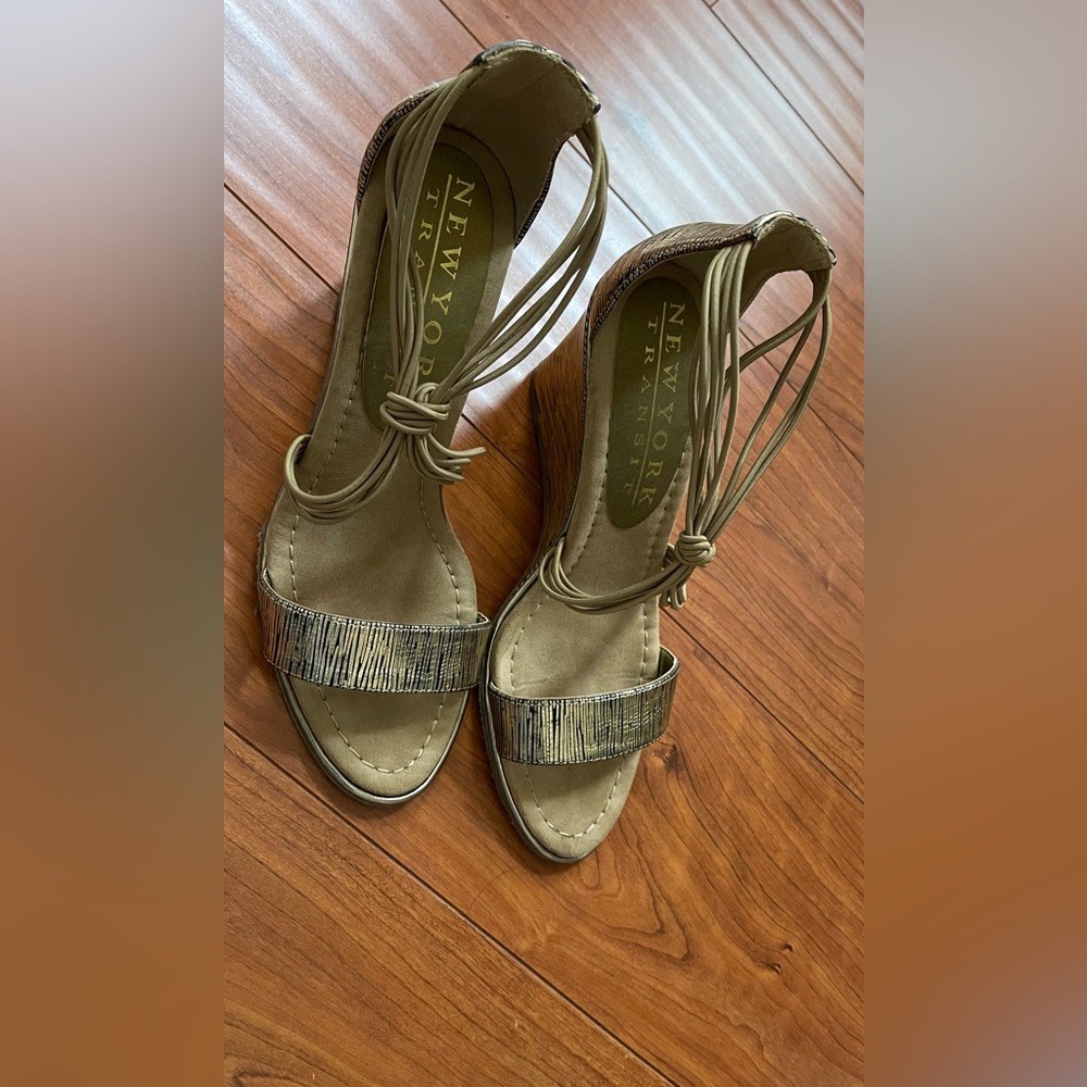 Heeled shoes
